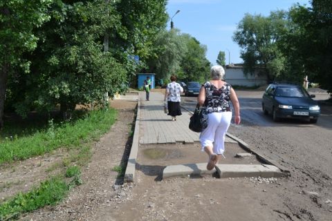 Львівські підприємці помиють тротуари у центрі міста