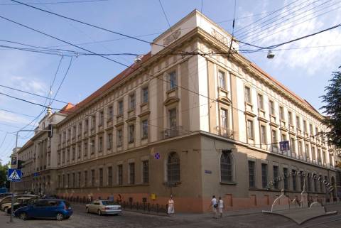 Міськрада Львова пропонує передати будівлю пошти на Словацького у комунальну власність міста