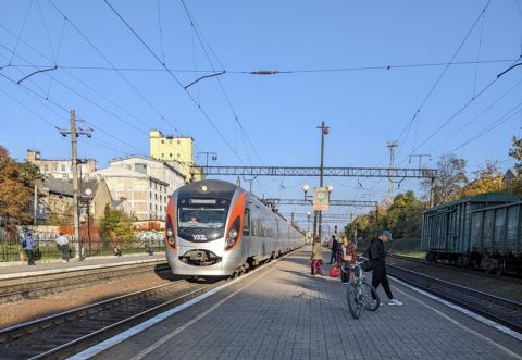 Укрзалізниця у вересні призначила два додаткові поїзди до Львова