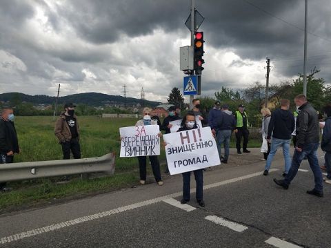 Мешканці Винників вийшли на акцію за збереження свого міста