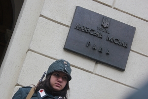 Суд залишив в силі ухвалу Львівської міськради про преміювання чиновників Садового