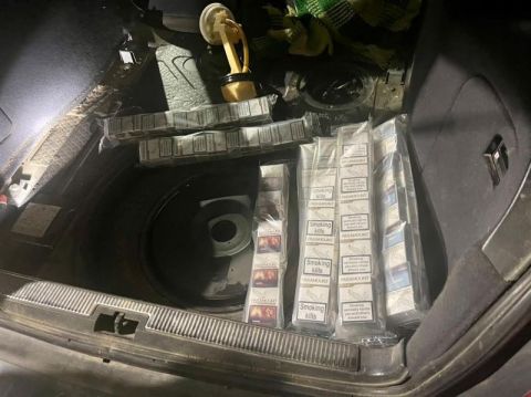 У Краковці в паливному баці авто викрили контрабанду цигарок
