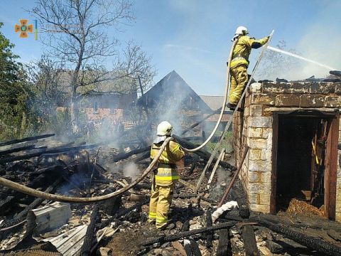 На Стрийщині вогонь вщент знищив будівлю