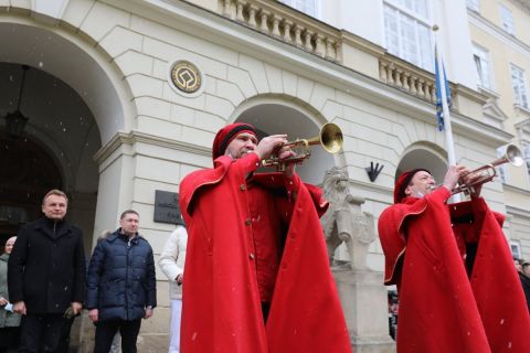 Лютневі гроші Садового (21)