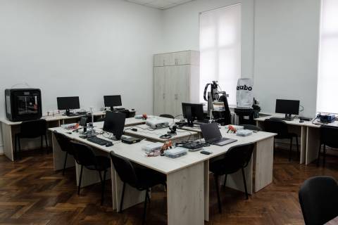 В університеті Франка запрацювала нова інженерно-фізична лабораторія МАН