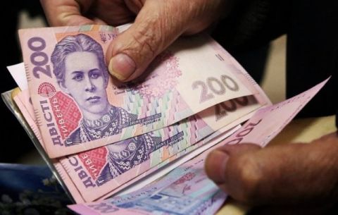У Львові пенсіонерку обікрали на 5500 доларів