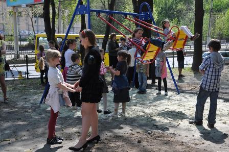 У Львові відновили дитячий майданчик