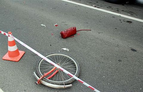 На Стрийщині водій легковика наїхав на велосипедиста та втік