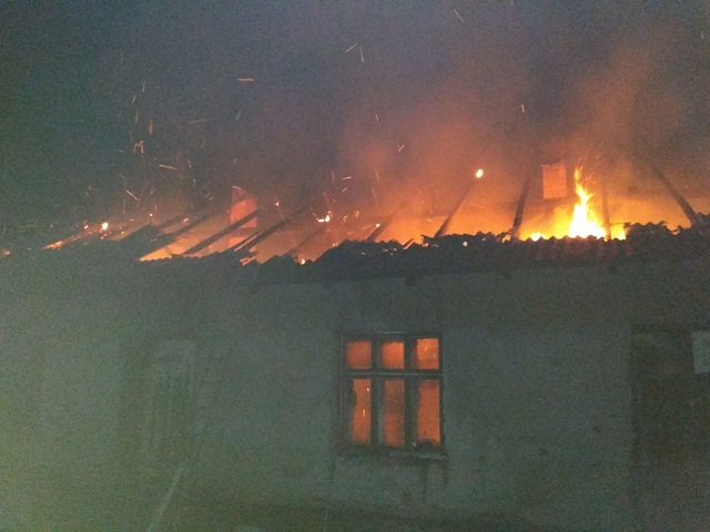 На Львівщині під час пожежі чоловік отруївся продуктами горіння