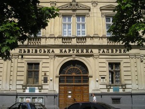 Львівська інтелігенція вважає, що директором Львівської галереї мистецтв повинна бути донька  Возницького