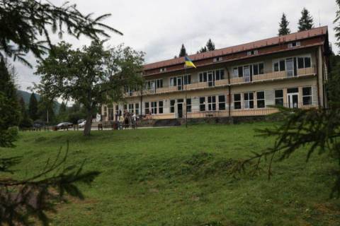 Посадовців Львівської міськради підозрюють у привласненні коштів під час ремонту дитячого табору Карпатах