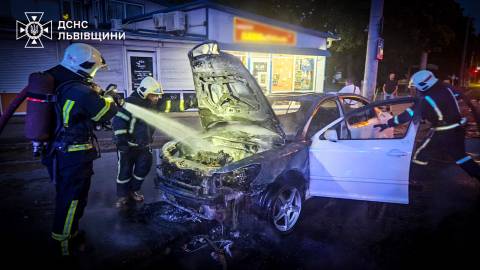У Львові згоріла автівка Skoda Octavia
