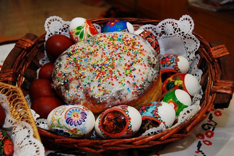 У Львові організували Великодній сніданок для трьохсот малозабезпечених людей