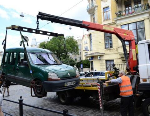 У Львові запрацювали евакуатори