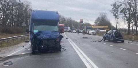 На трасі Київ-Чоп у ДТП загинули водійка та пасажирка Skoda Fabia