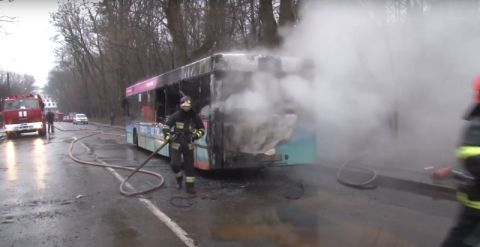 У Львові під час руху зайнялася маршрутка з пасажирами