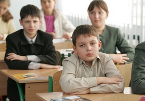 На мостиських батьків тиснуть, аби їх діти вивчали російську мову – депутат облради