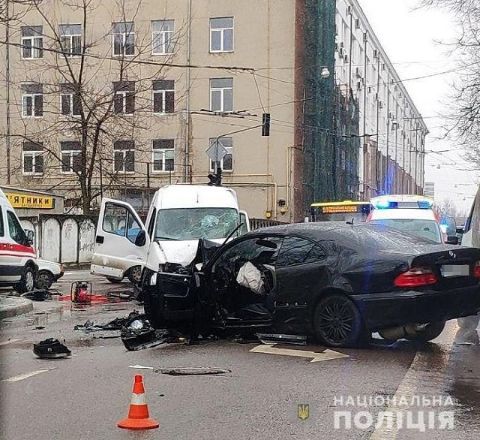 У Львові на Кульпарківській через лобове зіткнення автомобілів постраждало троє людей