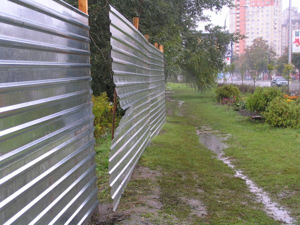 Правоохоронці розслідують самовільну побудову торгово-розважального центру у Львові