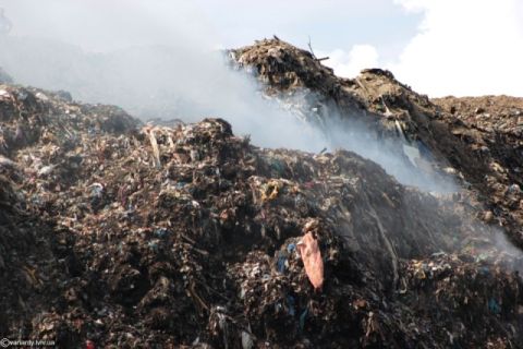 На Яворівщині виникла пожежа на сміттєзвалищі