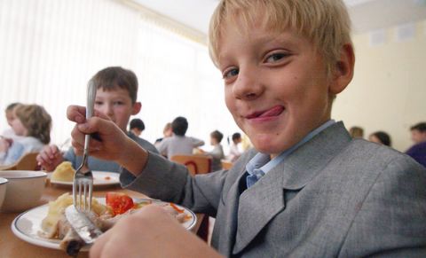 Школярів 5-11 класу на Львівщині хочуть нагодувати сніданками на 1 гривню