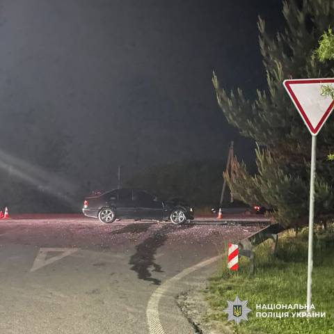 Поблизу Львова у ДТП постраждали водій та пасажирка легковика