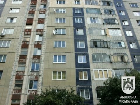 Енергоощадні вікна у львівських під'їздах встановлюють за кошти ЛКП