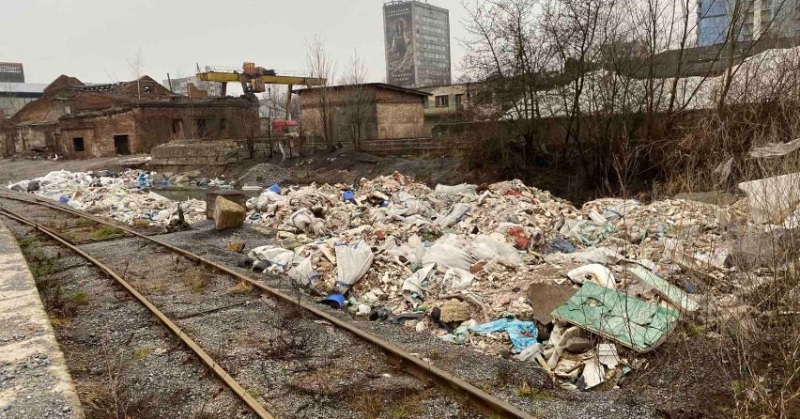 У Львові виявили звалище будсміття, побутових відходів та шин