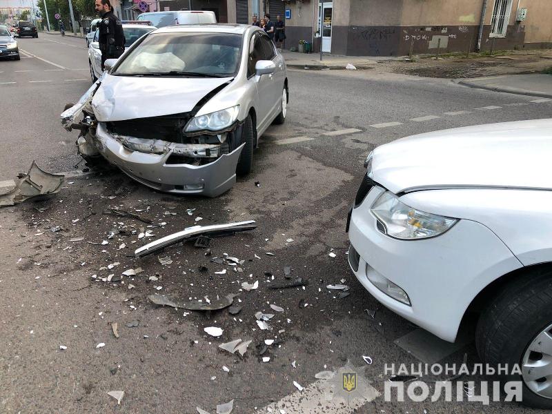 Водій авто Skoda Superb, який перебував під наркотиками, спричинив потрійне ДТП у Львові