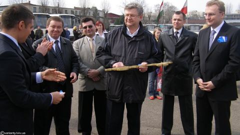 Садовий хоче купити рештки Львівського автобусного заводу