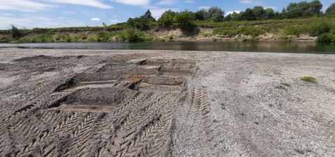 На березі Дністра незаконно видобували гравій