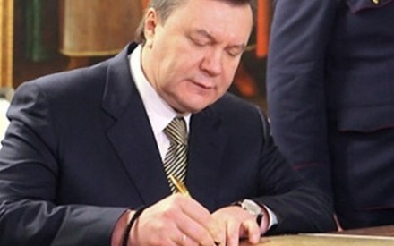Янукович звільнив голову Пустомитівської РДА