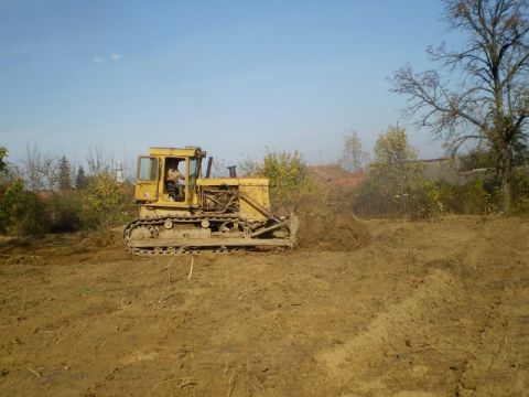 У Брюховичах працівник бульдозера натрапив на склад із боєприпасами