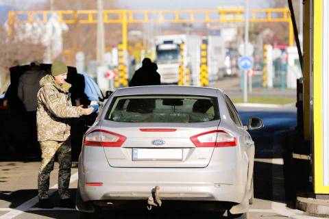 На кордоні з Польщею – черги з 55 авто