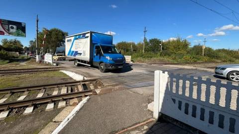 У Львові на ремонт закрили залізничний переїзд на Пластовій