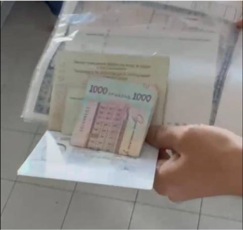 На кордоні з Польщею перевізник намагався дати хабар митній інспекторці