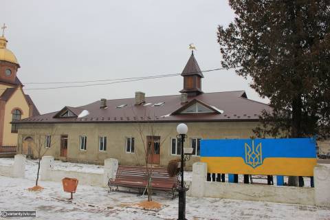 Селищна рада, ратуша зараз, ратуша раніше (фото з Вікіпедії)