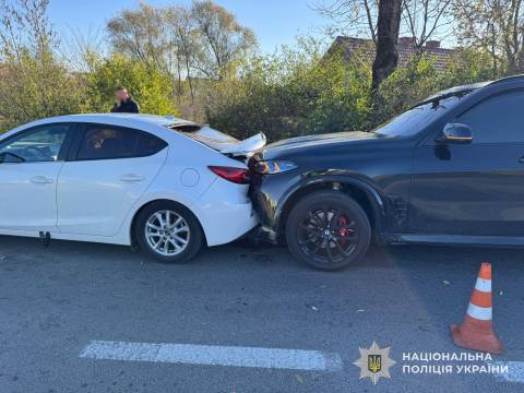 Поблизу Львова у потрійному ДТП постраждала пасажирка легковика