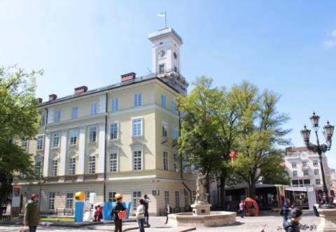 Львівська міськрада віддає під приватизацію 74 об'єкти