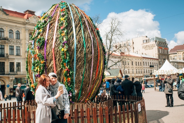 Туристам у Львові покажуть самобутні традиції Великоднього сніданку