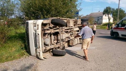 У Шегині авто зіткнулося з автобусом