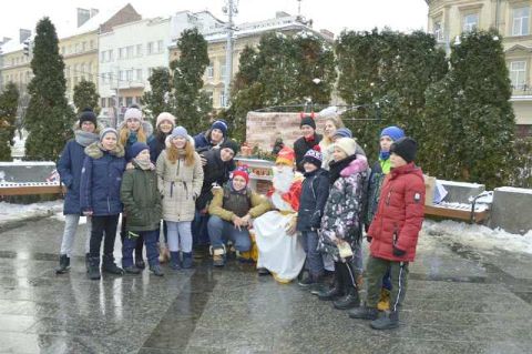 «Батьківщинівці» Львова у центрі міста творили різдвяний настрій