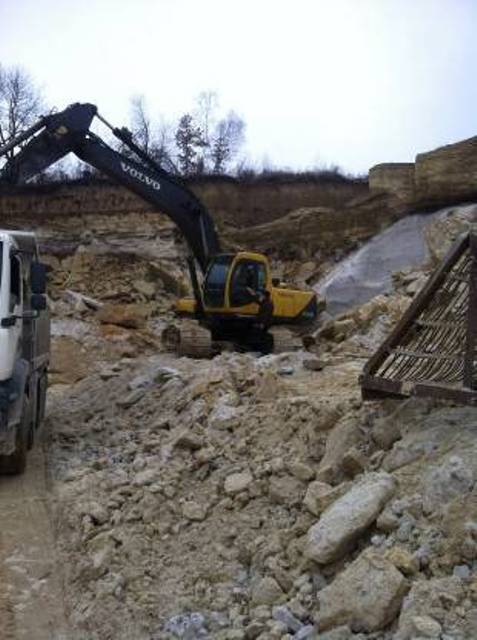 Депутат однієї із сільських рад Львівщини організував незаконний видобуток піску
