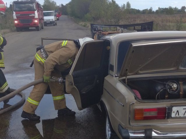 На Стрийщині під час руху зайнялася автівка