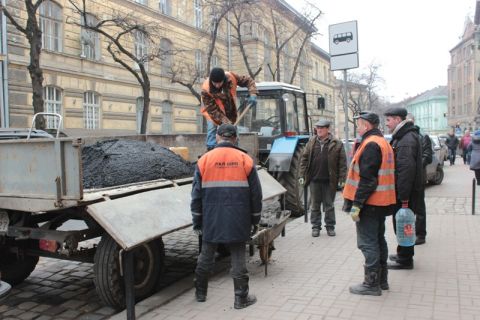 Львівавтодор отримав у серпні майже два мільйони гривень на ремонт вулиць Львова