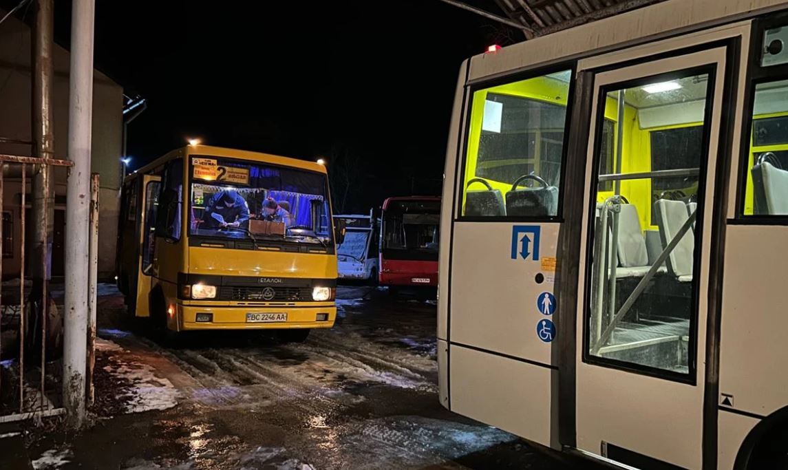 Перевізників, які обслуговують автобусні маршрути Дрогобиччини оштрафували за 11 порушень
