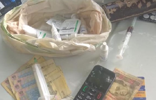 ​На Львівщині правоохоронці затримали двох наркоторговців, які продавали опій
