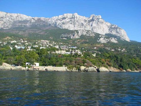 У фірми сина Геншафта забрали півтора гектара біля моря в Алупці