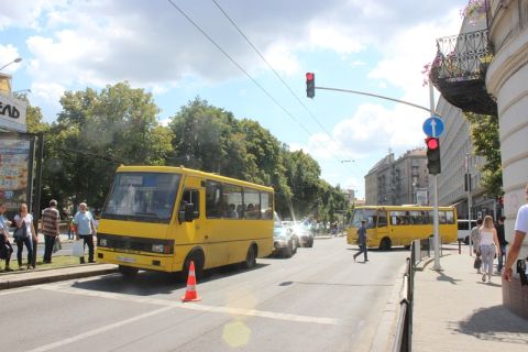На Львівщині понад 40% водіїв маршруток не вмикають валідатори для безготівкової оплати
