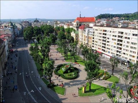 Сьогодні ліву сторону проспекту Свободи закрили для транспорту